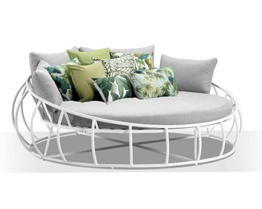 Royalle - Round Daybed | Purist 