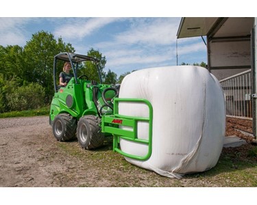 Avant - Farming Loader Attachment | Round Bale Grab