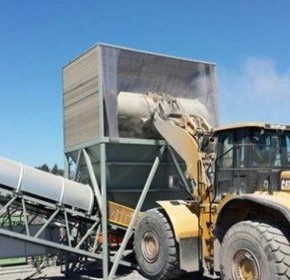 Dry fog application in surge and front end loader hoppers Dry fog application in surge and front end loader hoppers