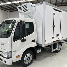 Refrigerated Truck 616 Series 300