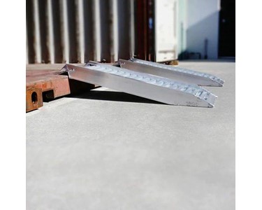 Heeve - Aluminium Loading Ramps | 4-Tonne 1.2m x 380mm