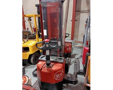 BT - SWE120S Walkie Stacker