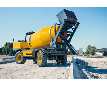 Self Loading Concrete Mixer 93 kW | F7000 T