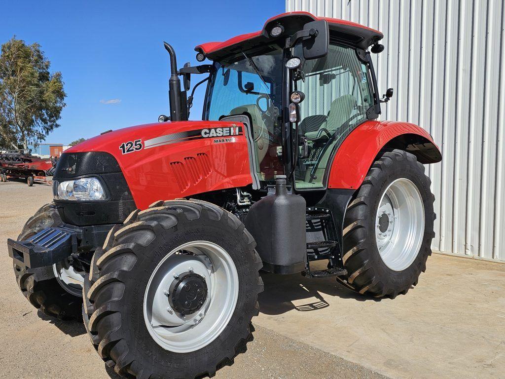 Farm Tractor | MAXXUM 125