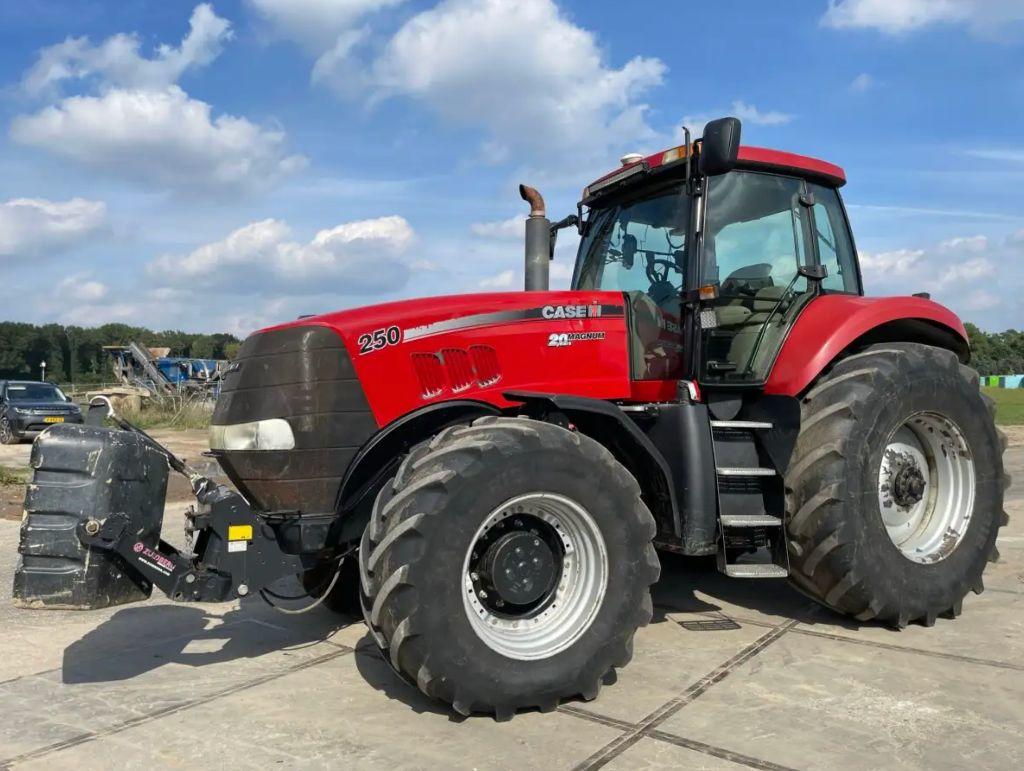 Farm Tractor | Magnum 250