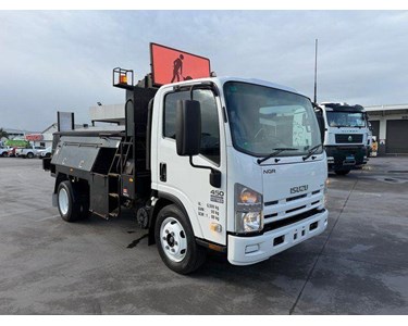Isuzu - Used Service Truck | 2011 N Series NQR 450 