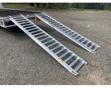 Whipps Ramps - 3.5 tonne loading ramps - 3.3m Aluminium Excavator & Machinery Ramps