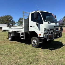 Used Tray Truck 2018 300 Series 817 (White) 