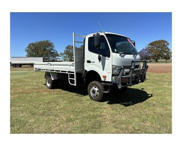 Hino - Used Tray Truck 2018 300 Series 817 (White) 