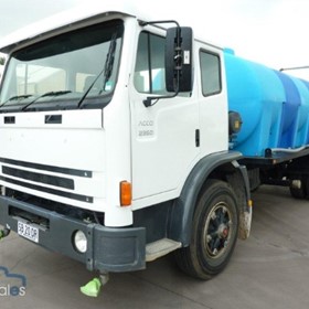 Water Truck | 2000 International 2350G 10000L