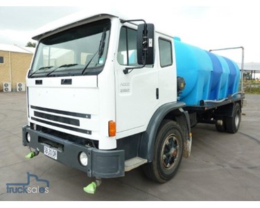 Water Truck - 2000 International ACCO 2350G 10000L  