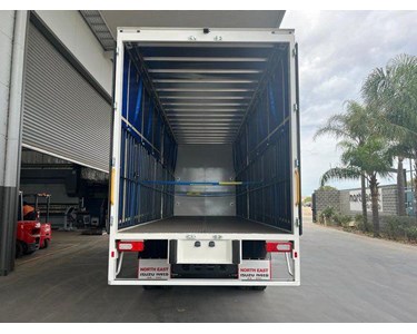 Isuzu - Curtainsider Truck | F Series FVL 260-300 Freightpack