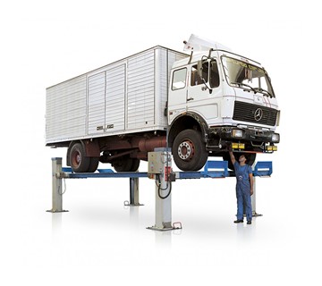 4 Post Hoist