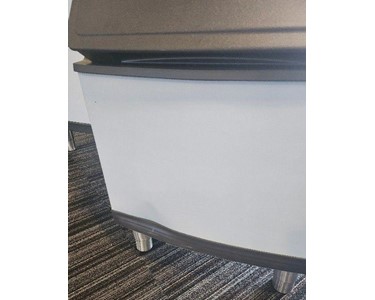 Manitowoc - Ice Bin D320C