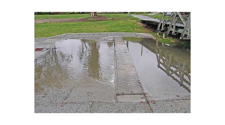 Graviti Mattresses and Blocks in heavy rain