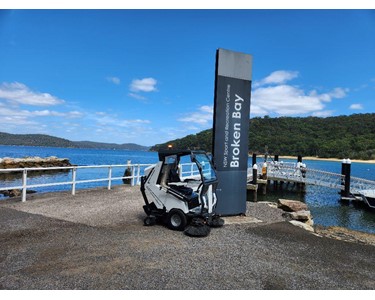 Conquest - Electric Street Sweeper (Ride-On Cleaning Machine) HDSS200