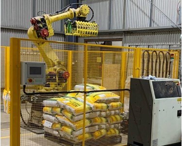 Palletising Machine Tending Robot