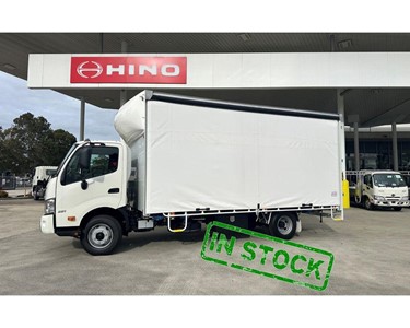 Hino - 300 Series 921 Curtainsider Truck