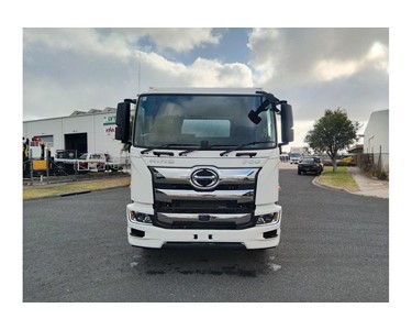 Hino - Curtainsider Truck | FS 2632 AT Air 5488 6x4 