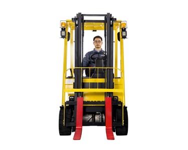 Hyster - Battery Electric Forklift 1600-2000kg | J1.6-2.0UTT 