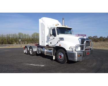 Mack - Used Prime Mover | CMMT 2013