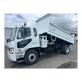 Used Tipper Truck | 2017 FUSO FM 1627 Manual Tipper Low KM