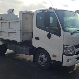 Used Tipper Truck | 2012 300 Series