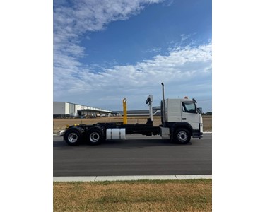 Volvo - Used Hooklift Truck | 2018 FM410 