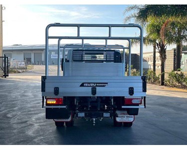 Isuzu - Tray Dropside Truck | NPR 45/65-175 DT D28 Tradepack