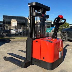 Electric Walkie Straddle Stacker | EP 1.3T