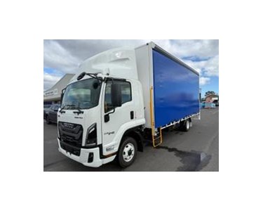 Isuzu - Curtainsider Truck | FRR 110-240 AM R52 Freightpack