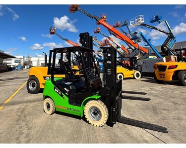 UN Forklift - 2.5T Lithium Forklifts | FB25-YNLZ2 4.0m Triplex