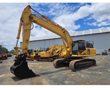 Komatsu - Used Excavator | 2021 Komatsu PC490LC-11