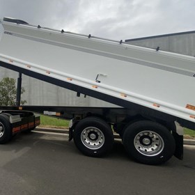 Used Dog Trailer 3 Axle 2024