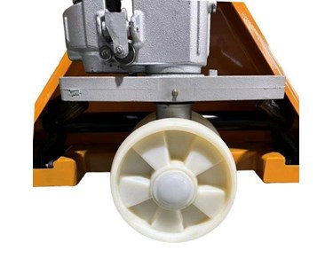 Mitaco - Standard Pallet Jack / 2.5-3T Capacity- 685mm Wide