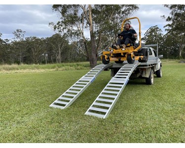 Whipps Ramps - 3m Aluminium Folding Zero Turn Ride On Mower Loading Ramps – 800kg Capacity