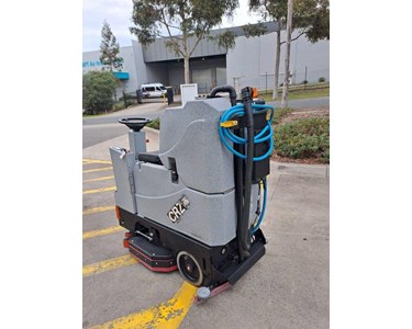 Conquest - Used Conquest SDS85E Ride-On Floor Scrubber | Formerly Conquest CRZ - 