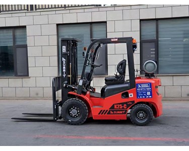 Summit - K25L 2.5 Ton LPG Dual Fuel Forklift With Nissan Engine