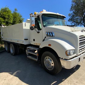 Used Tipper Truck | 2009 METRO-LINER