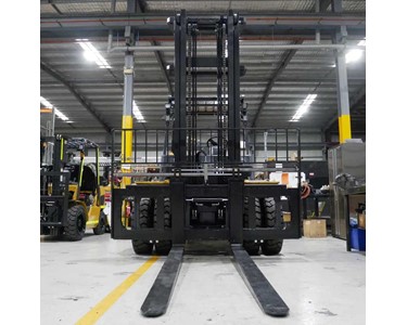 Cat - Diesel Forklift | 7-10 Tonne