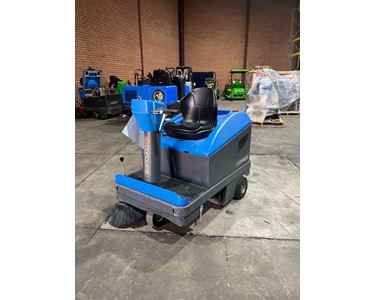 Conquest - Used Ride-on Industrial Sweeper| PB106E