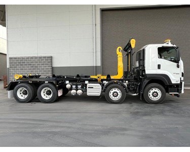 Isuzu - Hooklift & Bi-fold Truck | FYJ 320-355 AT R60