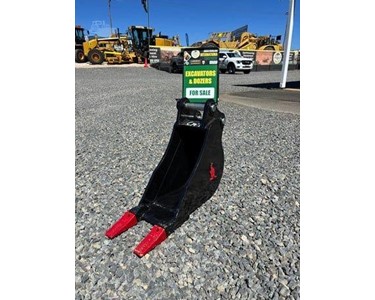 Roo Attachments -  Trenching Buckets | CAT17 1.7T GP 200