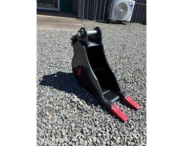 Roo Attachments -  Trenching Buckets | CAT17 1.7T GP 200