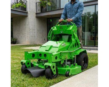 Conquest - Electric Stand-On Zero Turn Mower SDSM32