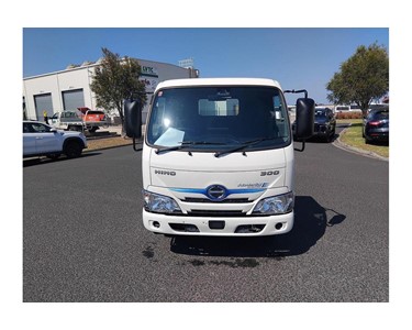 Hino - Cab Chassis Truck | 616 AMT STD Hybrid 4x2 3375mm