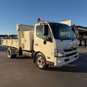 Used Tipper Truck | 2014 300 Series 917 Medium