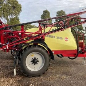 Boom Sprayer | 2500 Trailed Sprayer