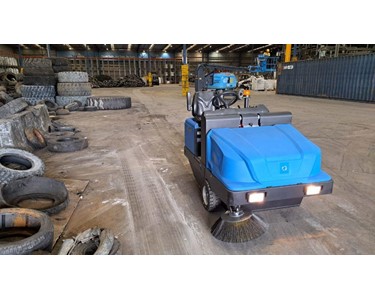 Conquest - Ride-On Industrial Floor Sweeper HD120-D
