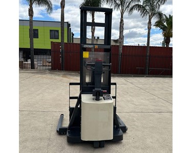 Crown 1T Walkie Stacker with 3300mm lift - Crown 20MT130A